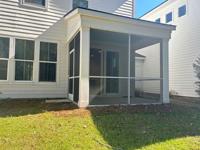 Building Photo - Available now. Beautiful 3 BR/2.5 BA New C...