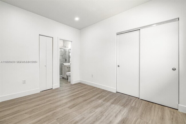 Building Photo - 415 SE 3rd Ave