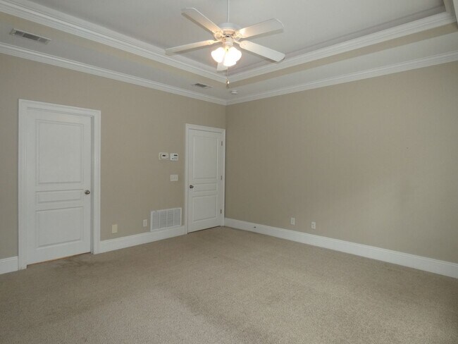 Building Photo - Marvelous Executive Pool Home in Hammersmith