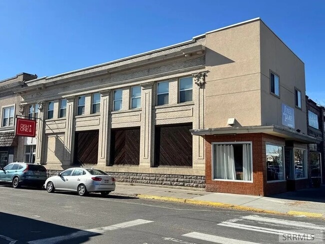Building Photo - 8 College Ave