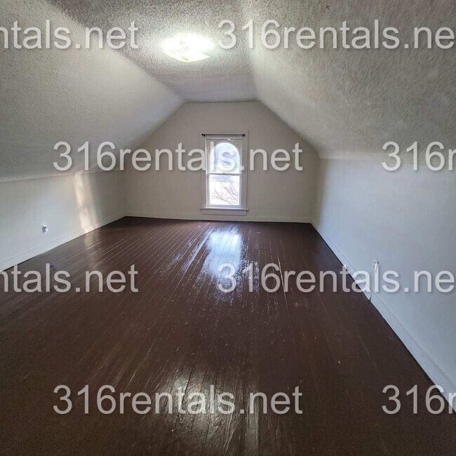 Building Photo - $875- 4 bed 1 bath - Single Family Home