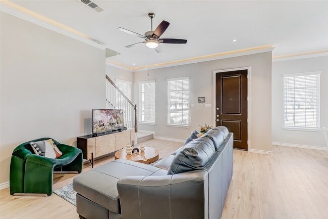 Building Photo - 416 Sonata St