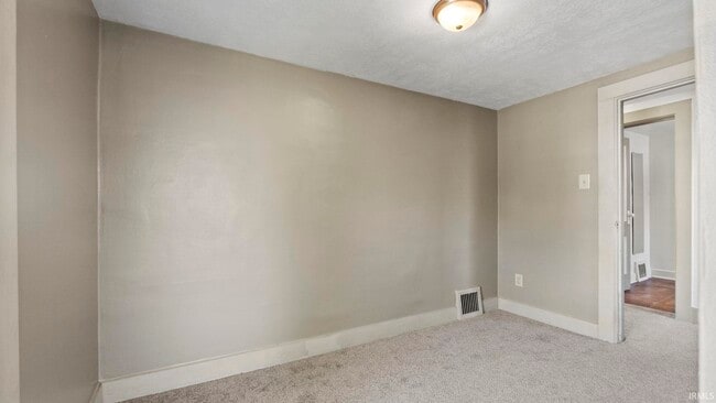 Building Photo - 828 Forest Ave