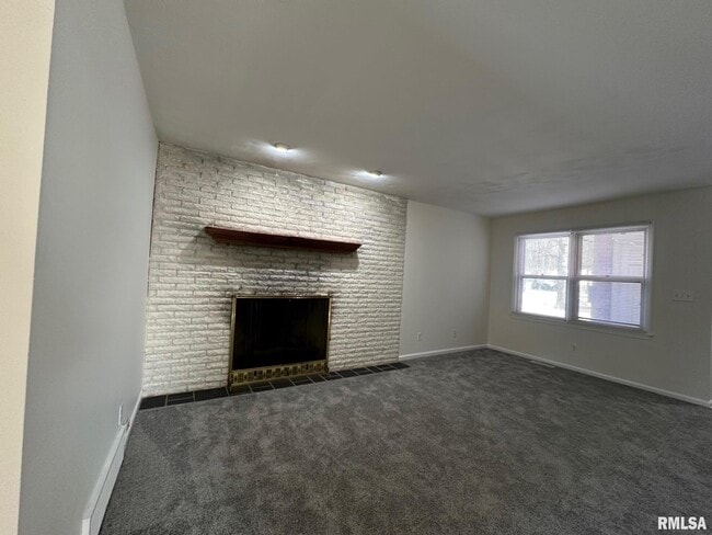 Building Photo - 2403 Lynnhaven Dr