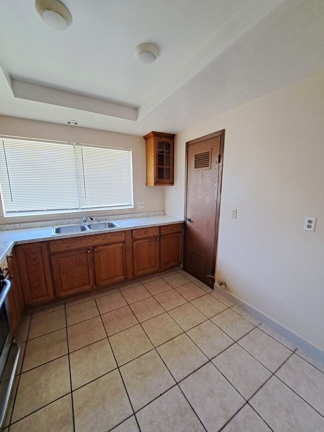 Building Photo - Beautiful Condo!