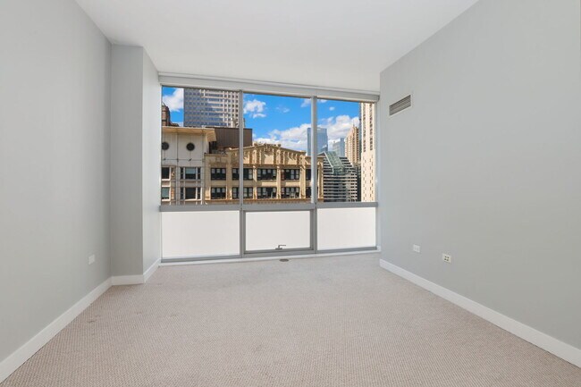 Building Photo - 8 E Randolph St