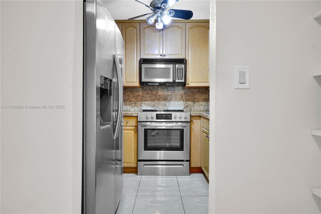 Building Photo - 3701 N Country Club Dr