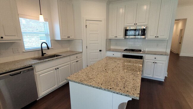Building Photo - 4bed/3bath single story home in Denham Springs!