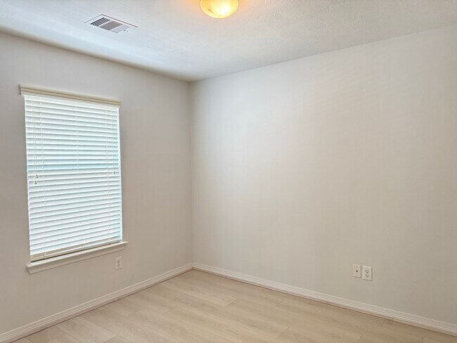 Building Photo - 4127 Longmont Hills Ln