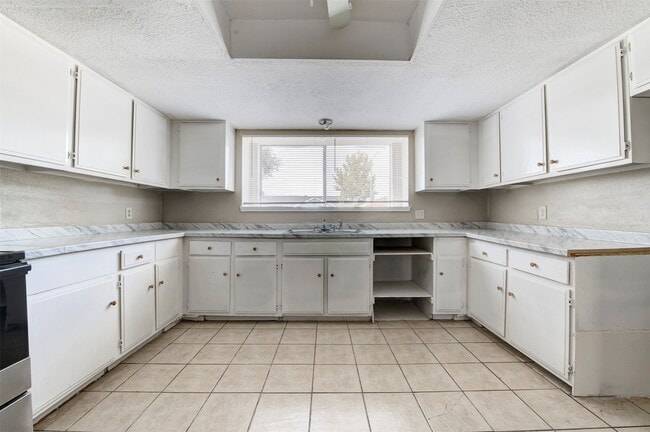 Building Photo - 15931 Cardono Ln