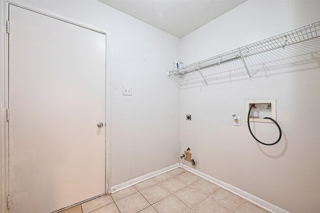 Building Photo - 12927 Pale Ivy Ln
