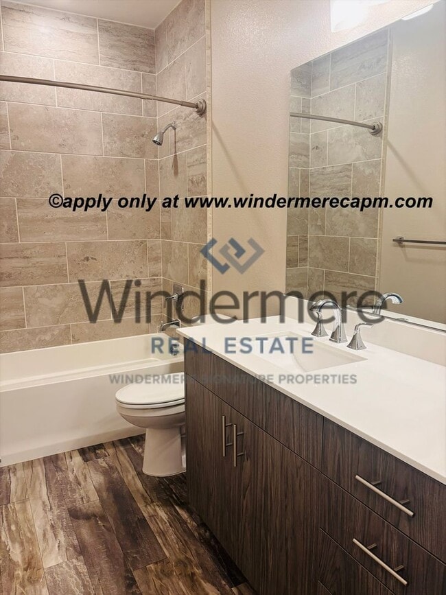 Building Photo - Gorgeous Rare MIDTOWN tri-level Modern home w/ Rooftop Patio!