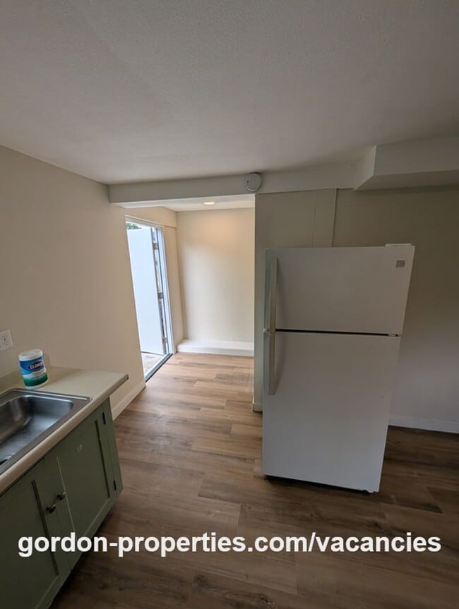 Building Photo - Saint Helens OR - downstairs 1 bedroom flat in duplex