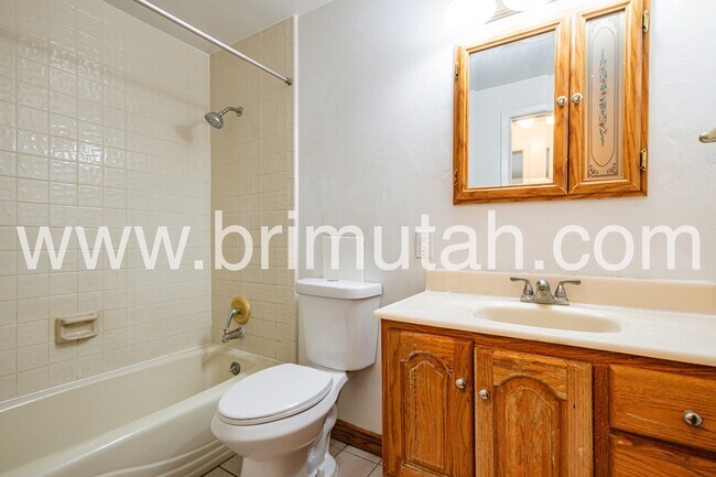 Building Photo - 656 E 5640 S