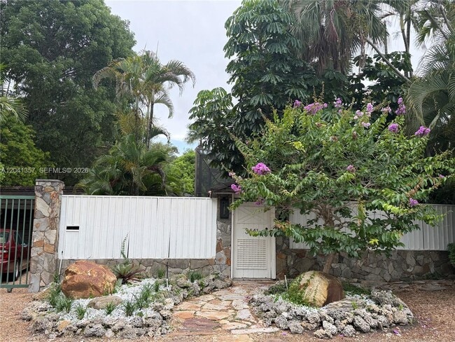 Building Photo - 3441 Poinciana Ave