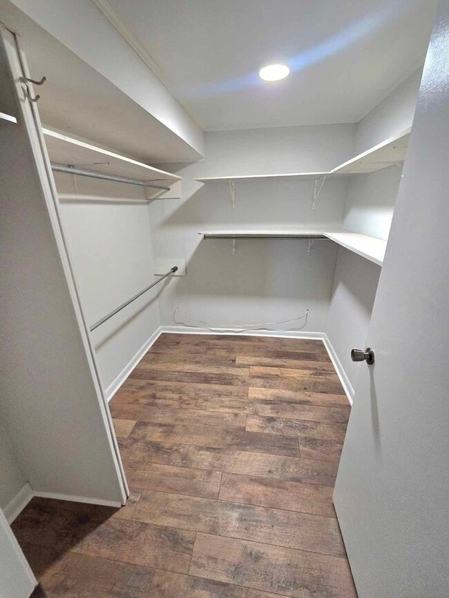 Building Photo - 5 bed and 3 bath (4 bed/2bath house) & (1 bed/1 bath home)