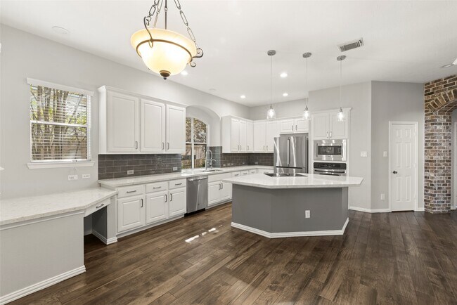 Building Photo - 118 Cezanne Woods Dr