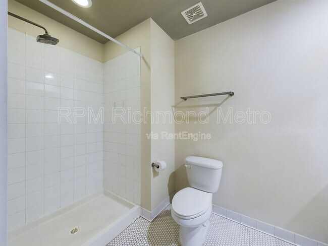 Building Photo - 815 Perry St