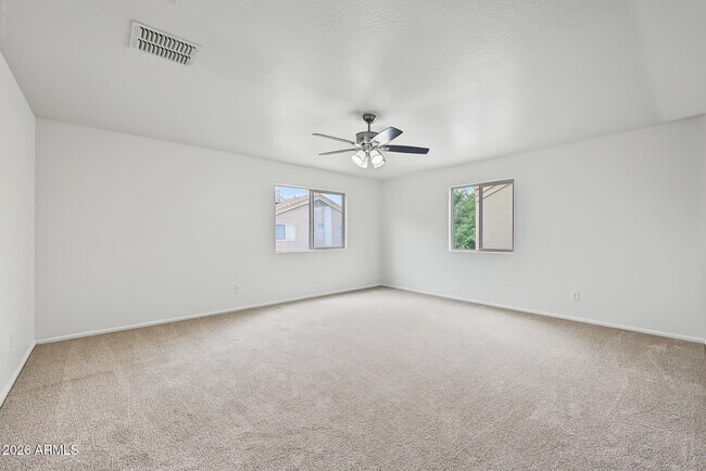 Building Photo - 6135 E Paradise Ln