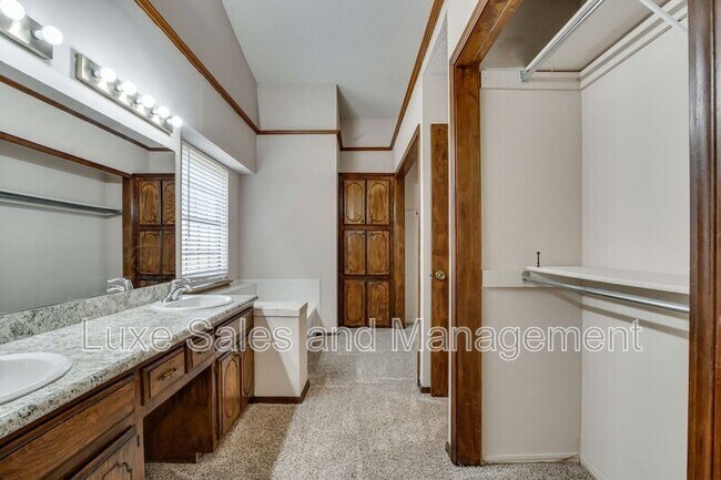 Building Photo - 7713 Doris Dr