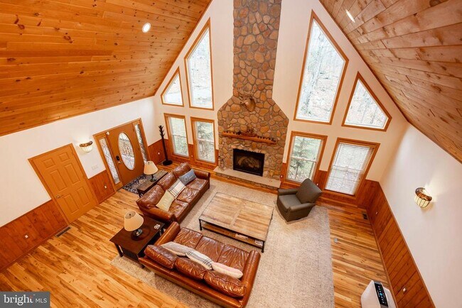 Building Photo - 1212 Acacia Dr