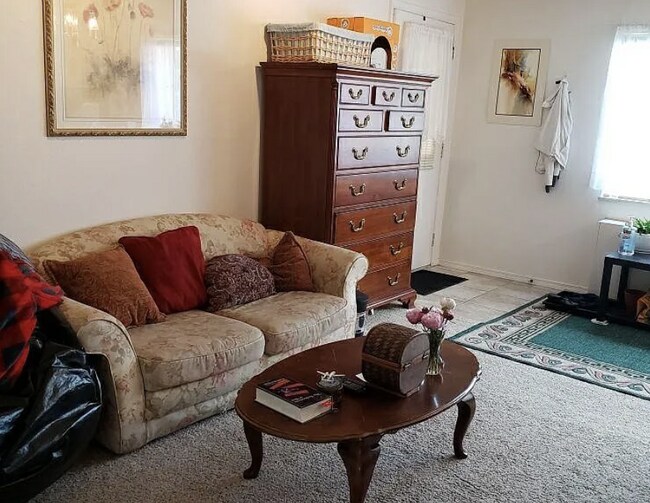 Building Photo - Fully Remodeled 1 Bedroom/1 Bathroom Apartment Available August 1st!