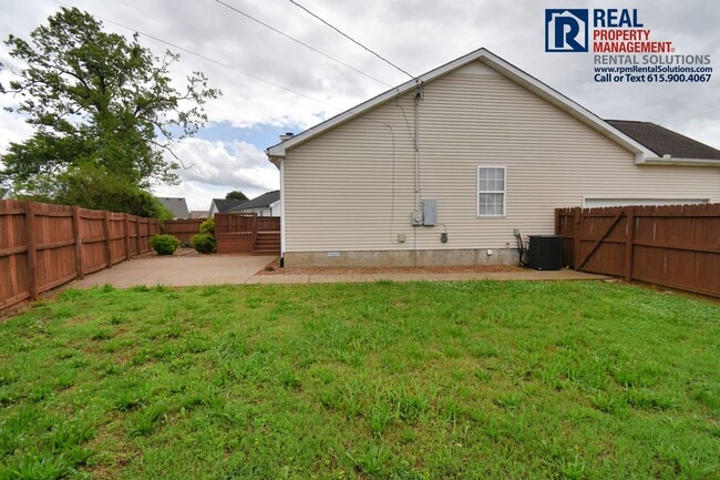 Building Photo - Adorable 3-bedroom home in Murfreesboro on a corner lot! Attached garage and washer and dryer hoo...