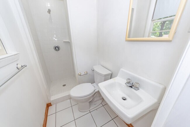 Building Photo - 453 Wade Hampton Dr