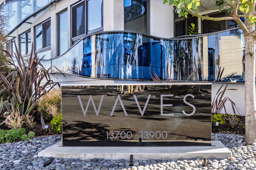 Monument - Waves MDR Apartments