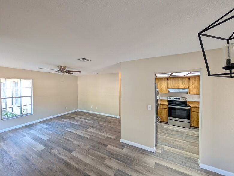 Building Photo - 11513 Valencia Dr