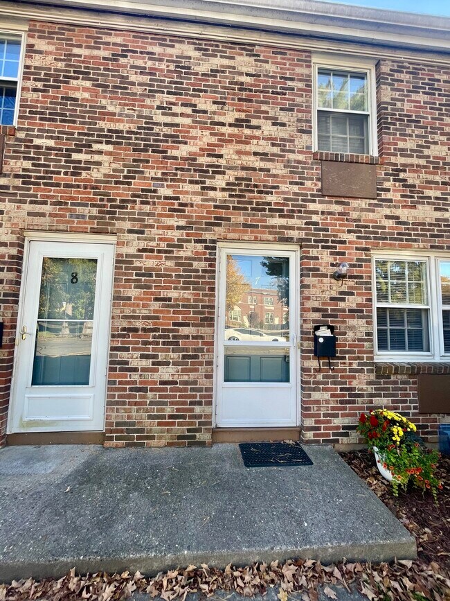 Building Photo - 173 Spruce St