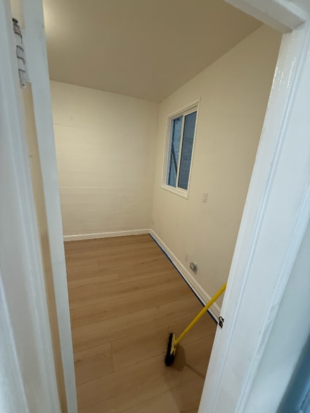 Building Photo - 1700 Le Roy Ave