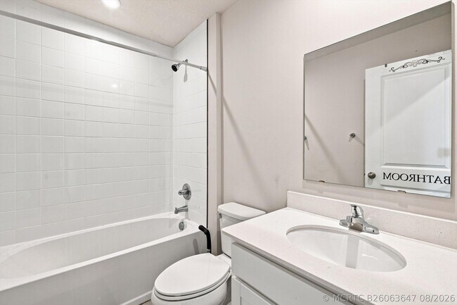 Building Photo - 484 Cherimoya St