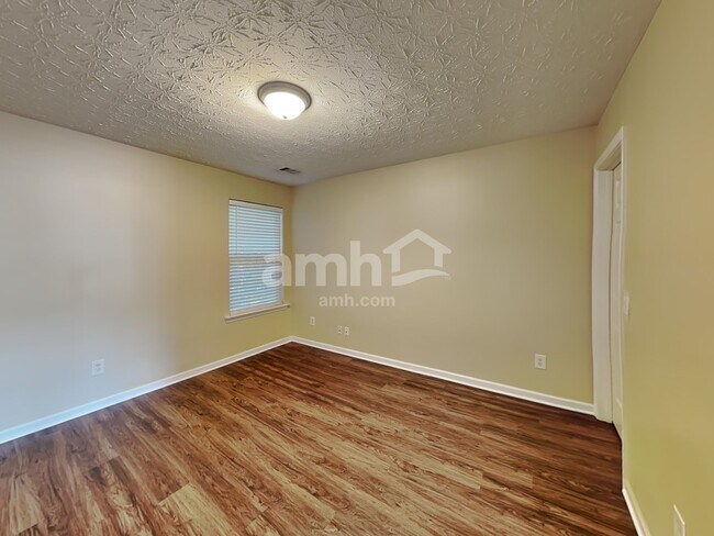 Building Photo - 354 Meadows Ln