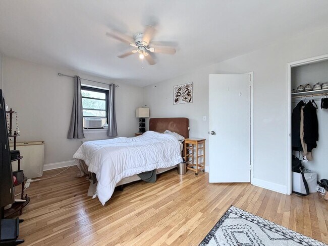 Building Photo - 165 Vroom St