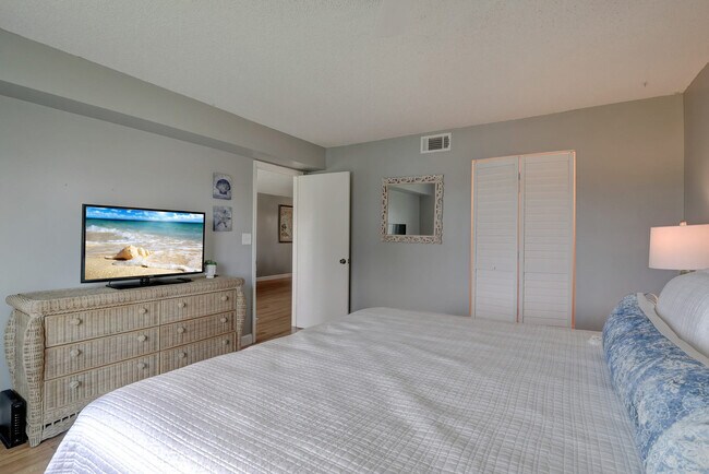 Building Photo - 154 Palm Dr