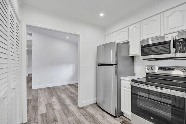 Building Photo - 229 SW 1st Ave