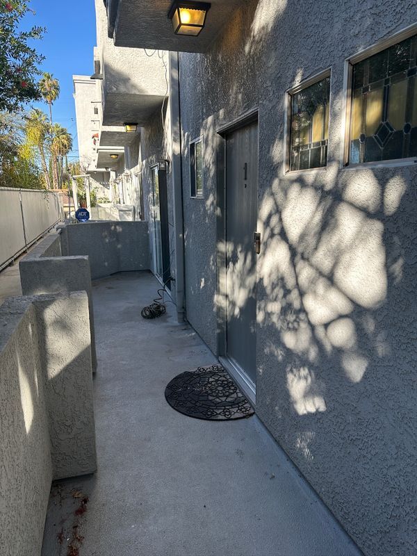 Primary Photo - 15153 Burbank Blvd