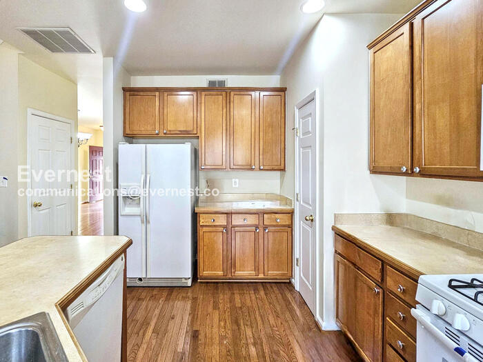 Building Photo - 115 Executive Cir