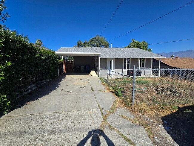 Primary Photo - Beautifully Remodeled 3 Bed, 2 Bath Home f...