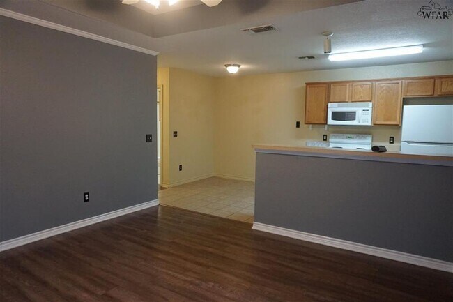 Building Photo - Red Bluff Terrace