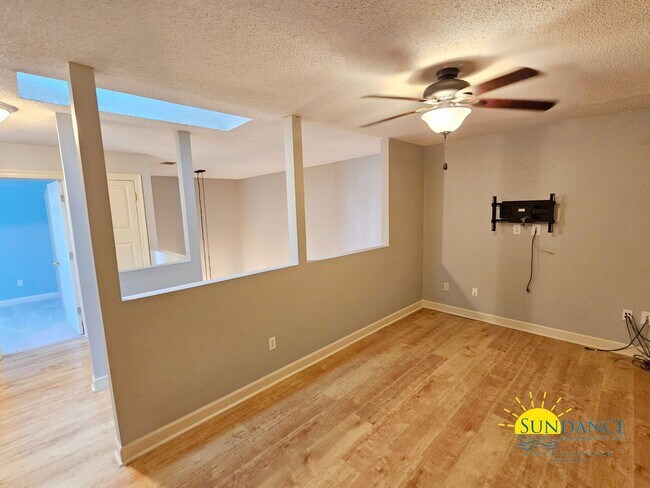 Building Photo - Gorgeous 3 Bedroom Townhouse in Miramar Beach