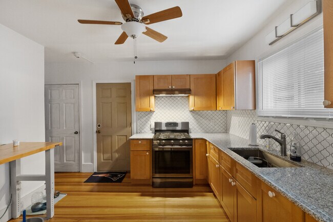 Building Photo - 75 Newton St