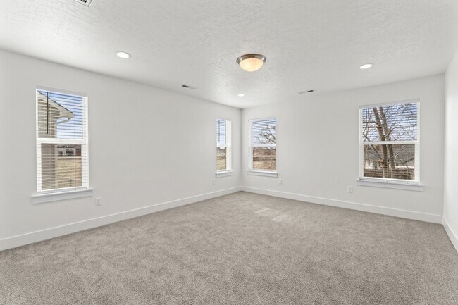 Building Photo - 1673 N Solterra Ln