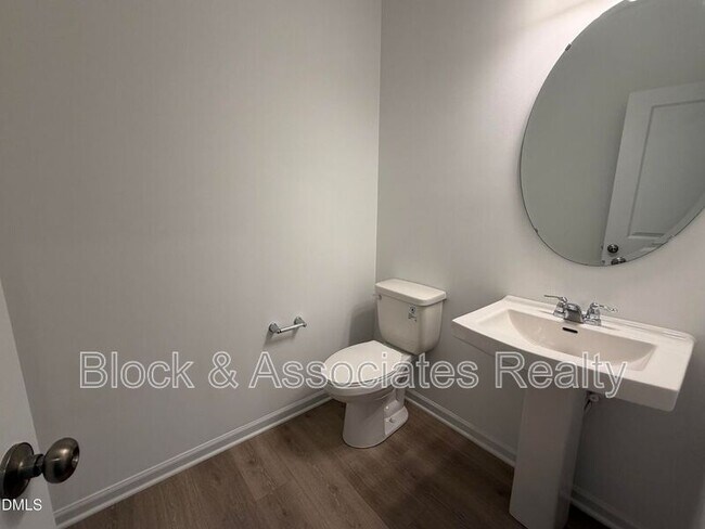 Building Photo - 611 Contento Ct