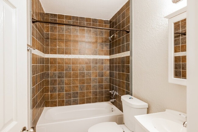 Building Photo - 5827 Alpine Heights Dr