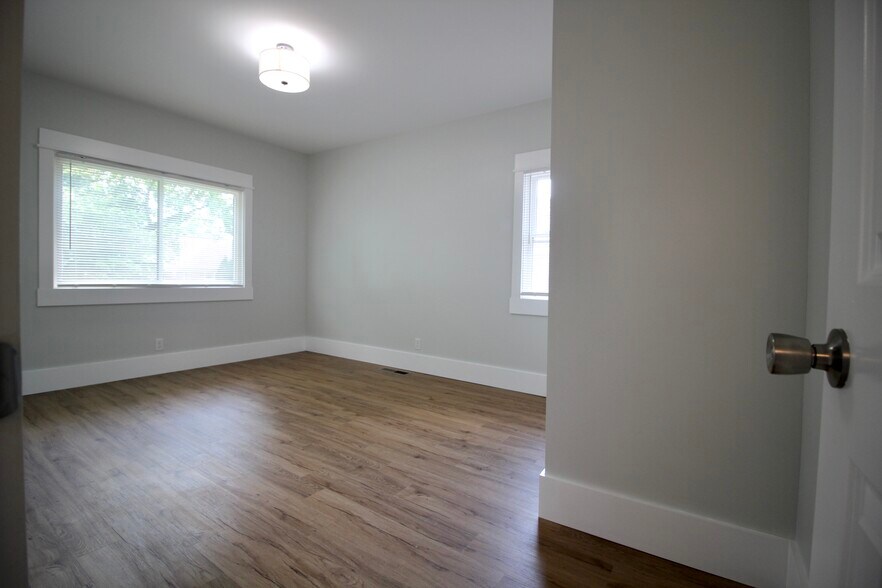 Building Photo - 6841 Buckingham Place