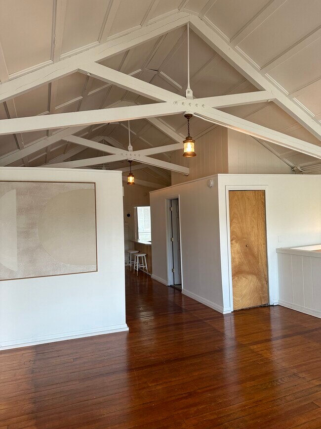 Building Photo - 852 Beach Rd