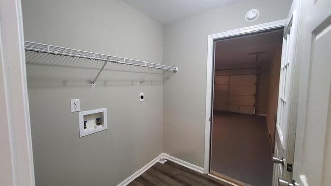 Building Photo - 1061 Sharon Pl