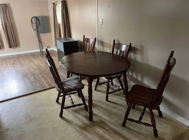 Building Photo - 411 W Main St